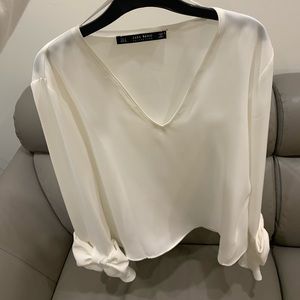 Women’s Zara white V neck blouse. size small